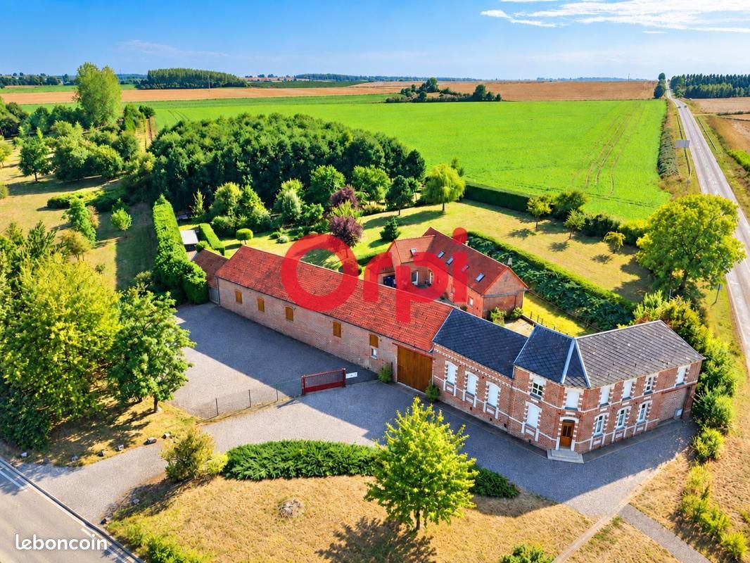 Maison 18 pièces 590 m² · à Hédauville · 590 m² · 627 000 €