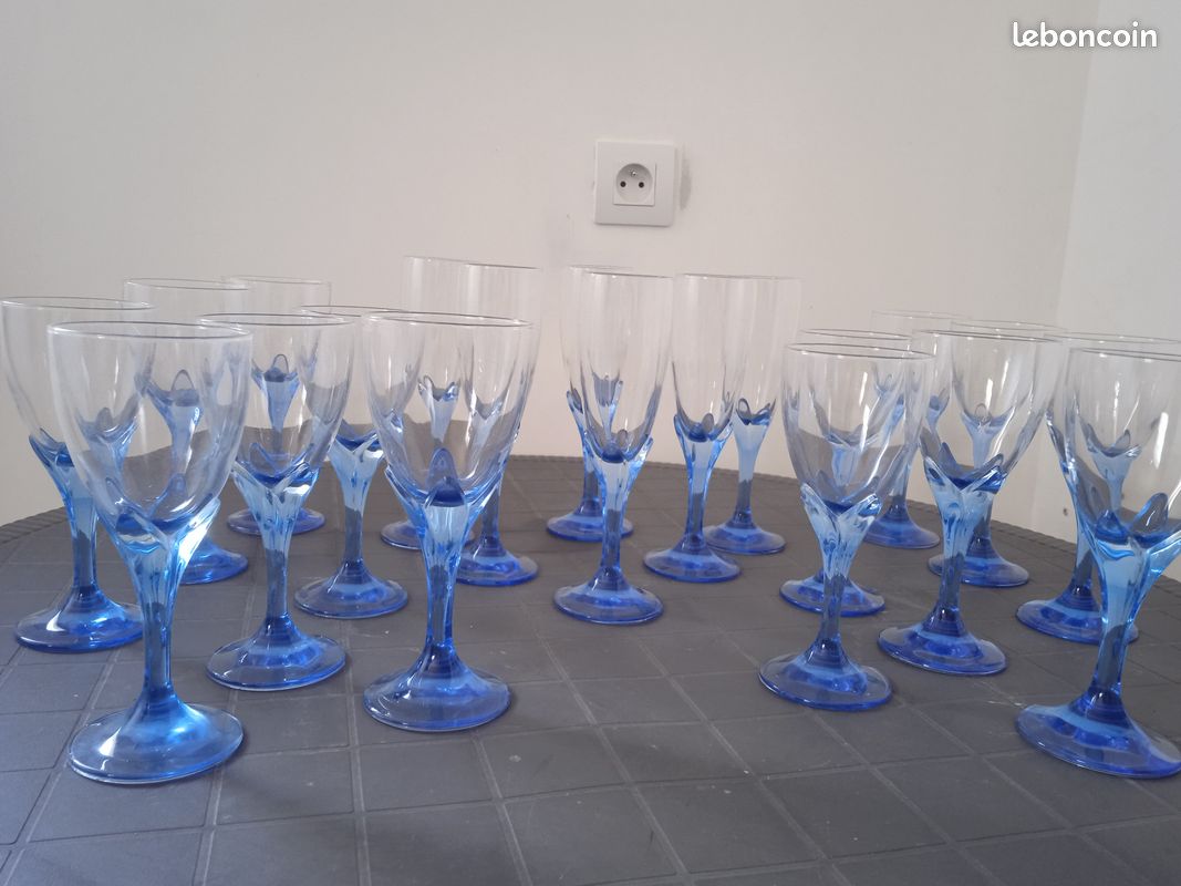 Verres à pied bleus (image 4)