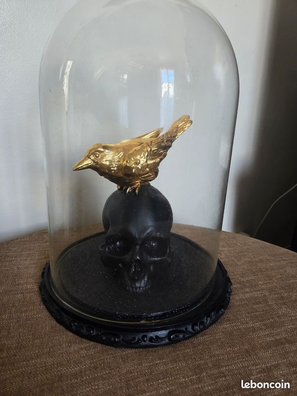 Objet décoratif gothique crâne (image 2)
