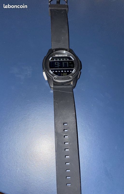 Montre Homme QUICKSILVER sport noire, métal cuir excellent