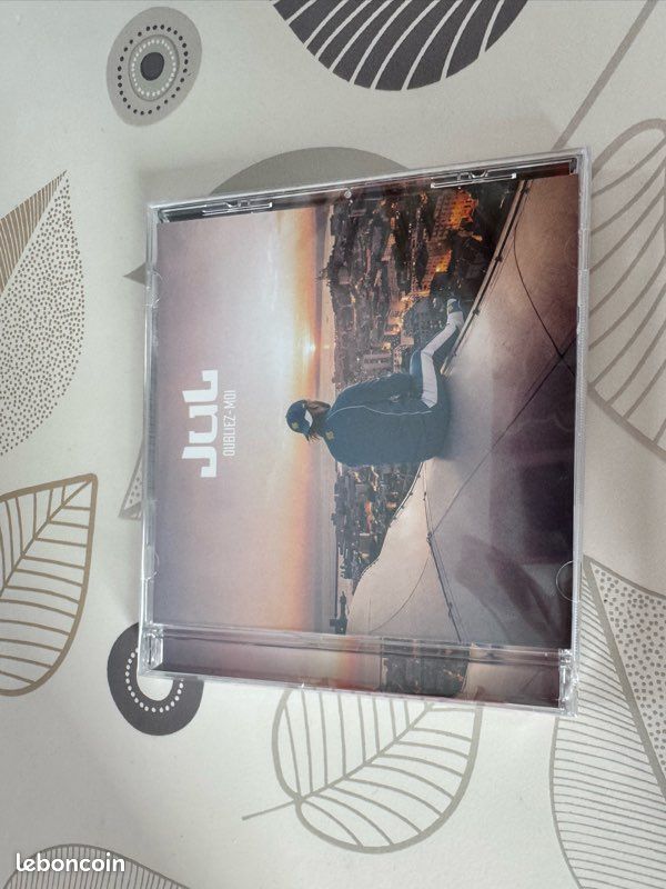 Album de Jul « Oubliez moi » (image 1)