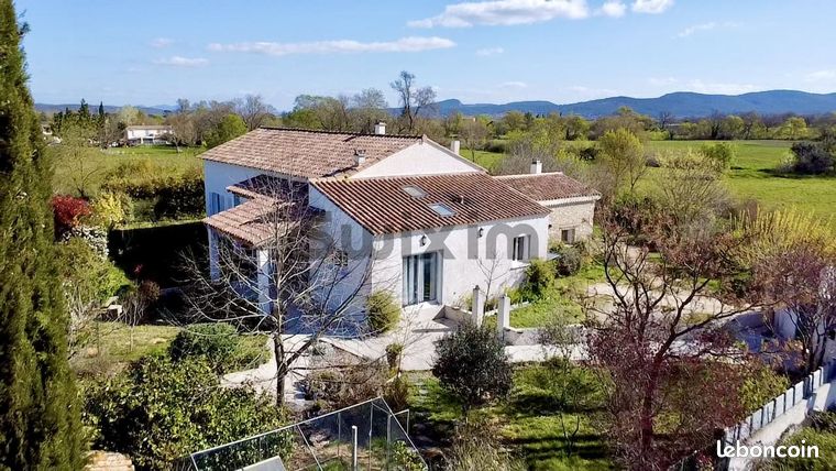 Villa 7 pièces 240 m²