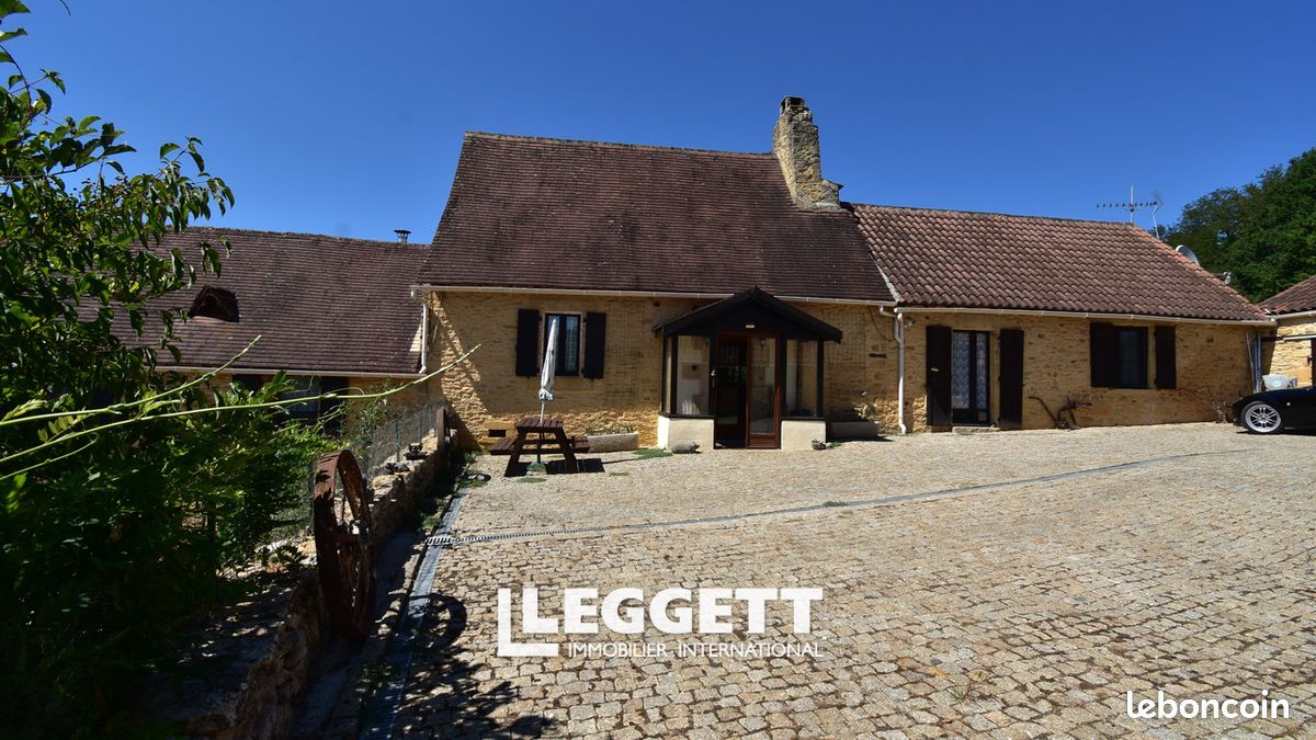 Maison 8 pièces 248 m² · à Saint-André-d'Allas · 248 m² · 681 580 €