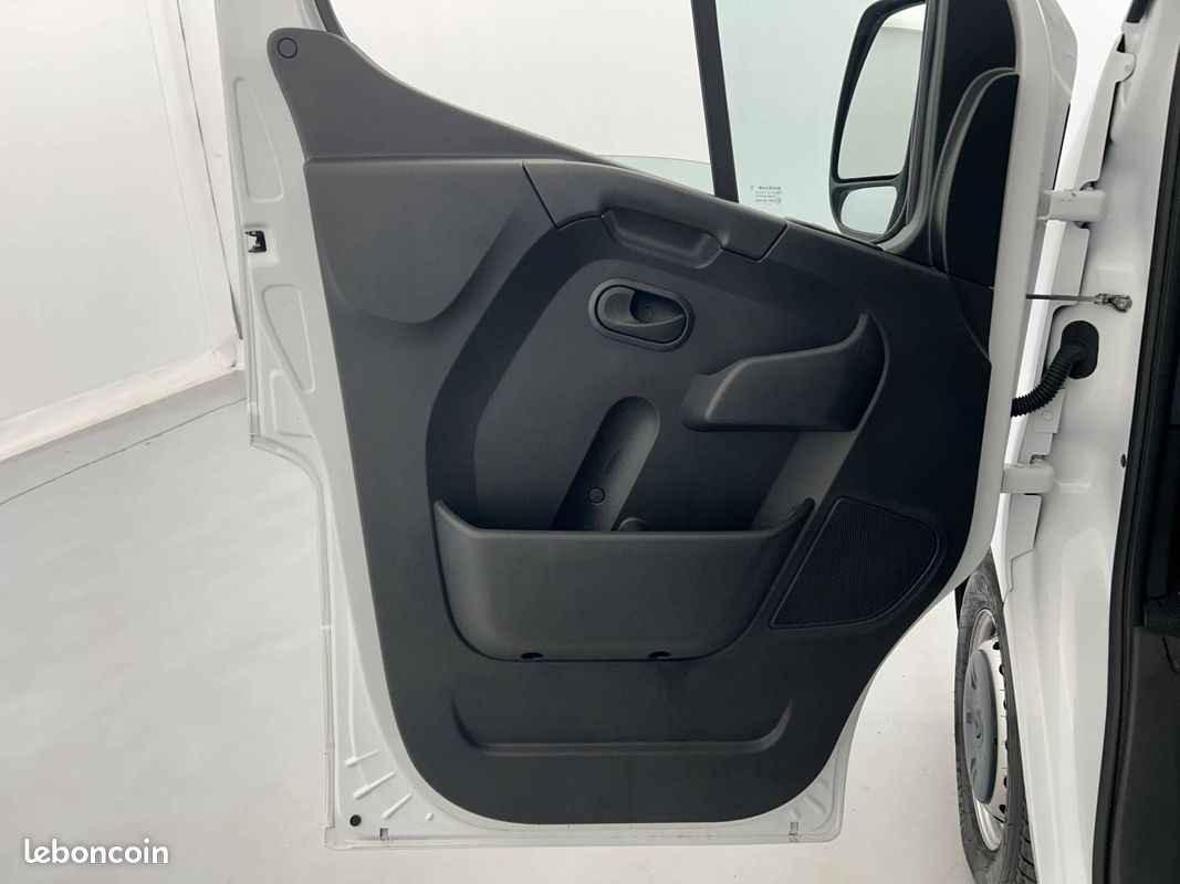RENAULT FG Tr CF F3500 L2H2 Blue dCi 135 E6DF (image 11)