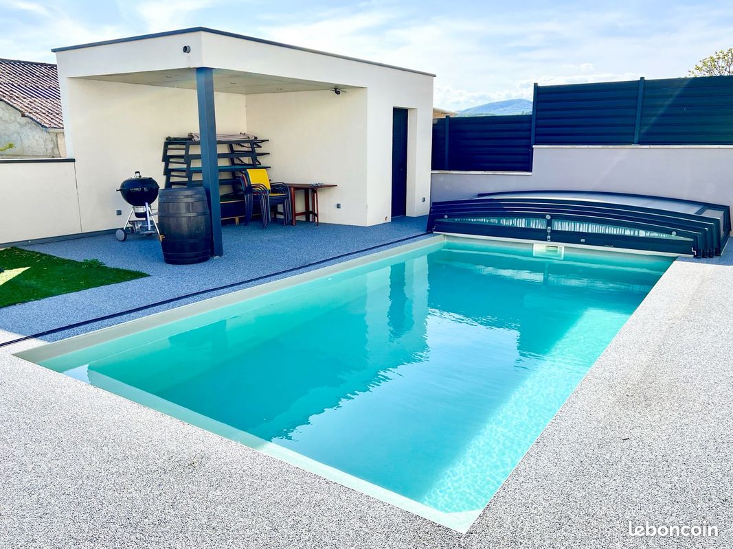 Maison 10 pièces 225 m² · à Porte des Pierres Dorées · 225 m² · 695 000 €