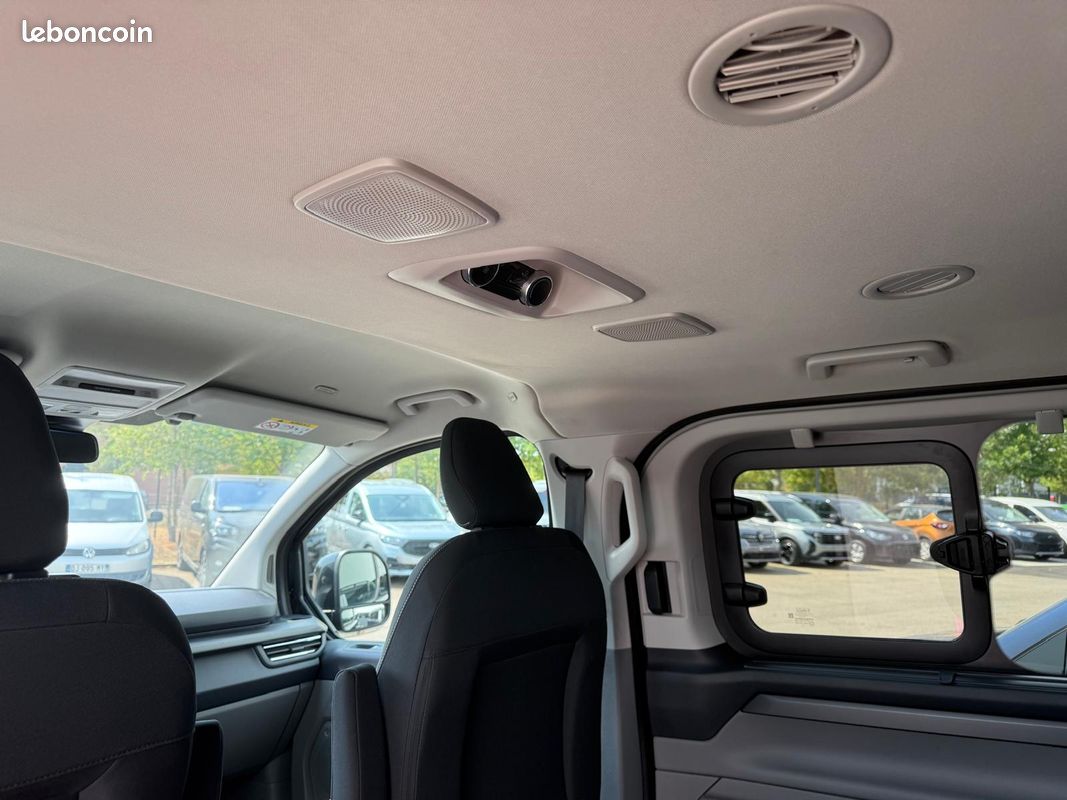 Ford Tourneo Custom L1H1 TPMR – BVA – Titanium - 4 places + 1 UFR - Disponible (image 4)