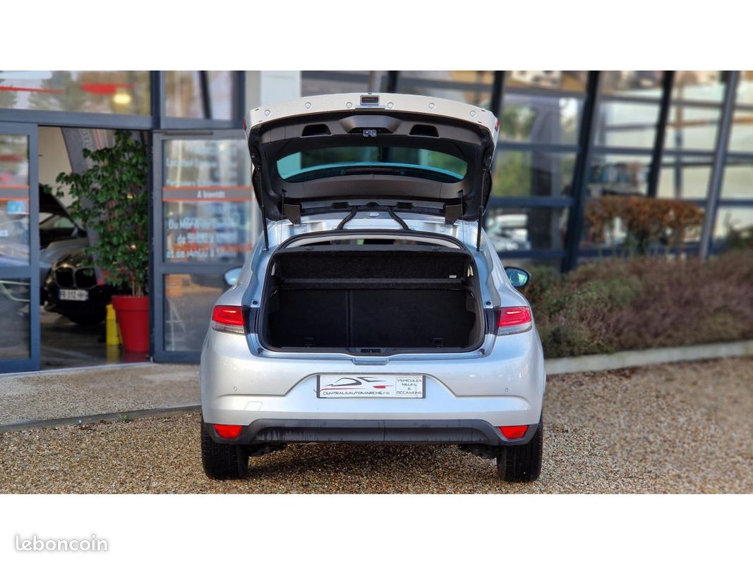 RENAULT MEGANE Mégane 1.5 Blue dCi - 115 2023 IV BERLINE Evolution PHASE 2 (image 16)