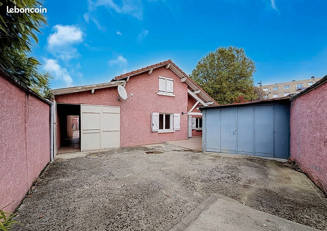 Maison 7 pièces 145 m² · à Bourgoin-Jallieu · 145 m² · 230 000 €