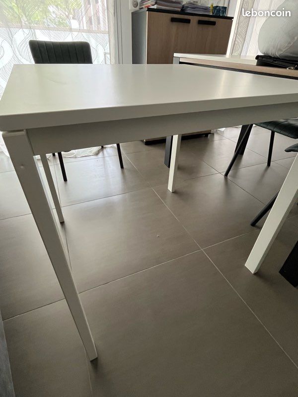 Table carrée (image 2)