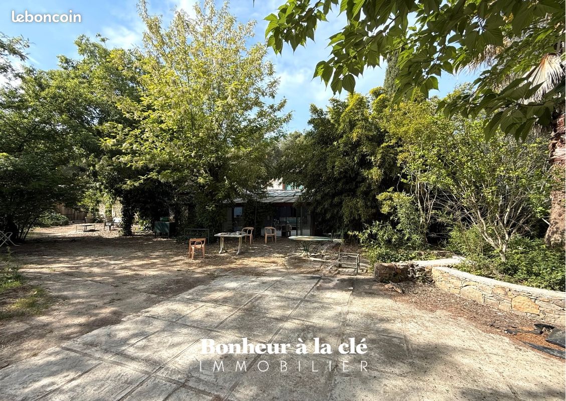 Maison 8 pièces 334 m² · à Caveirac · 334 m² · 370 000 €