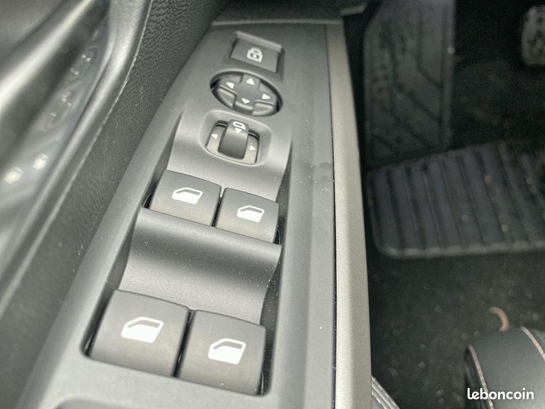 PEUGEOT 3008 1.2 hybrid 145 allure e-dcs6 (image 33)