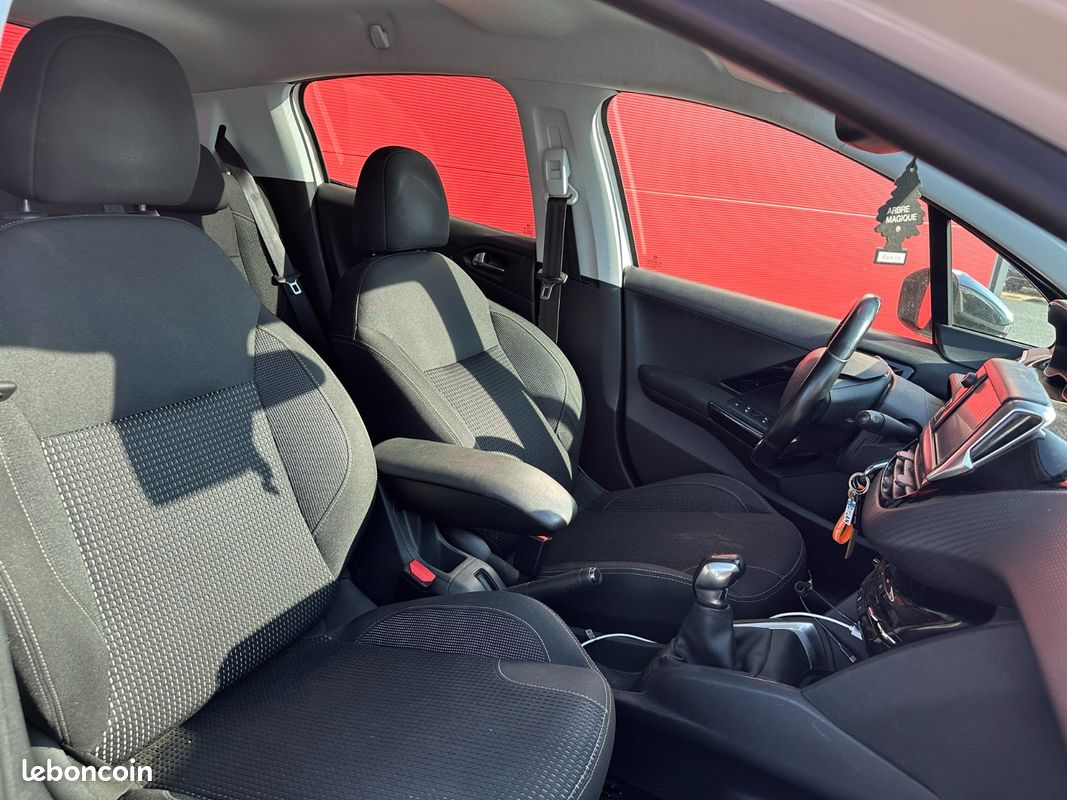 Peugeot 208 1.5 BLUE HDI 102 CH TECH EDITION - GARANTIE 12 MOIS (image 21)