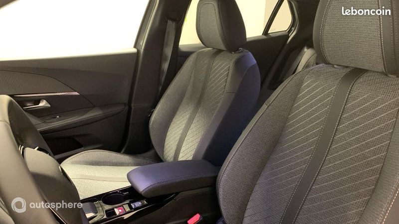 Peugeot 2008 1.2 Hybrid 110ch Allure e-DCS6 (image 32)