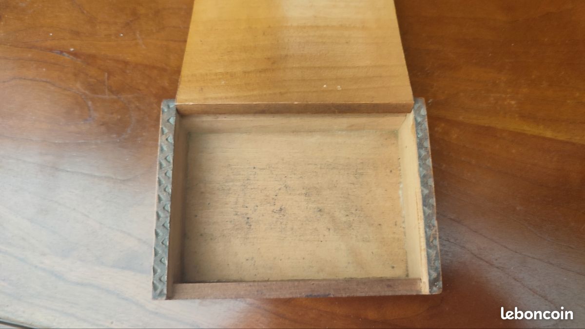 2 Petites boîtes en bois sculpté à la main (11 x 8 x 3 cm) (image 5)