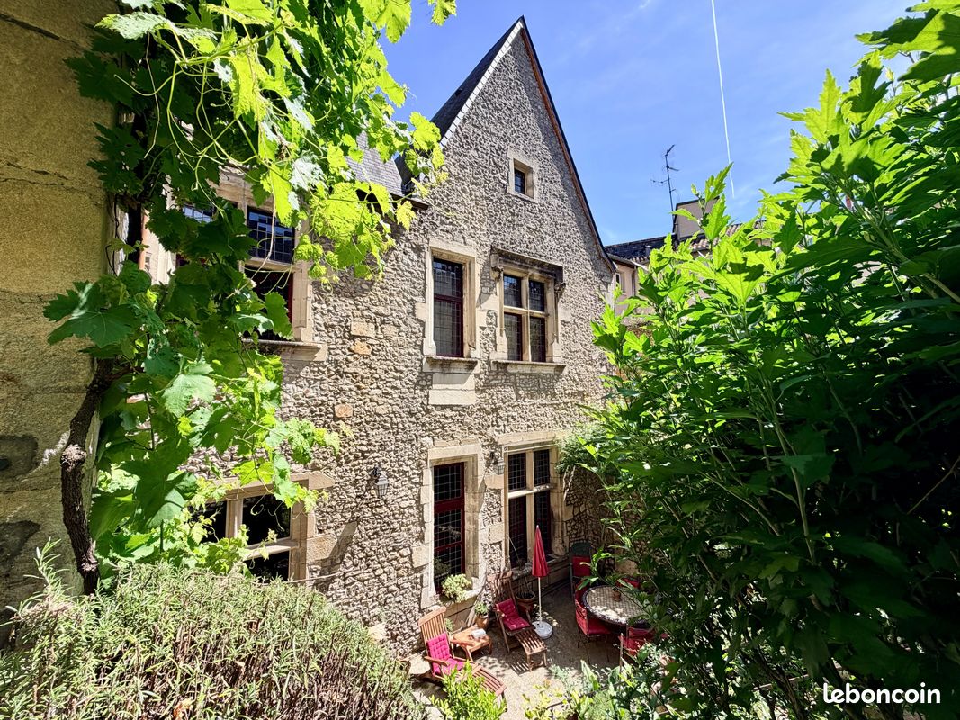 Maison 10 pièces 375 m² · à Poitiers · 375 m² · 645 000 €