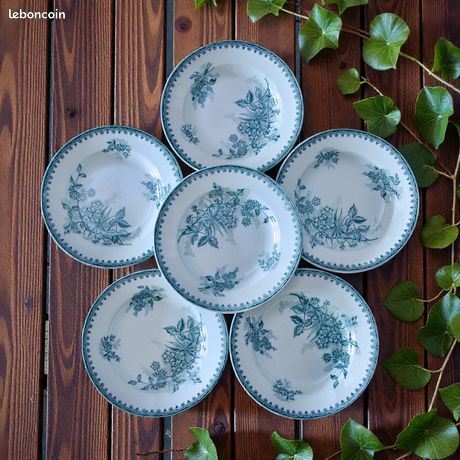 Lot de 4 anciennes assiettes plates Vega polychrome - Arts de la table