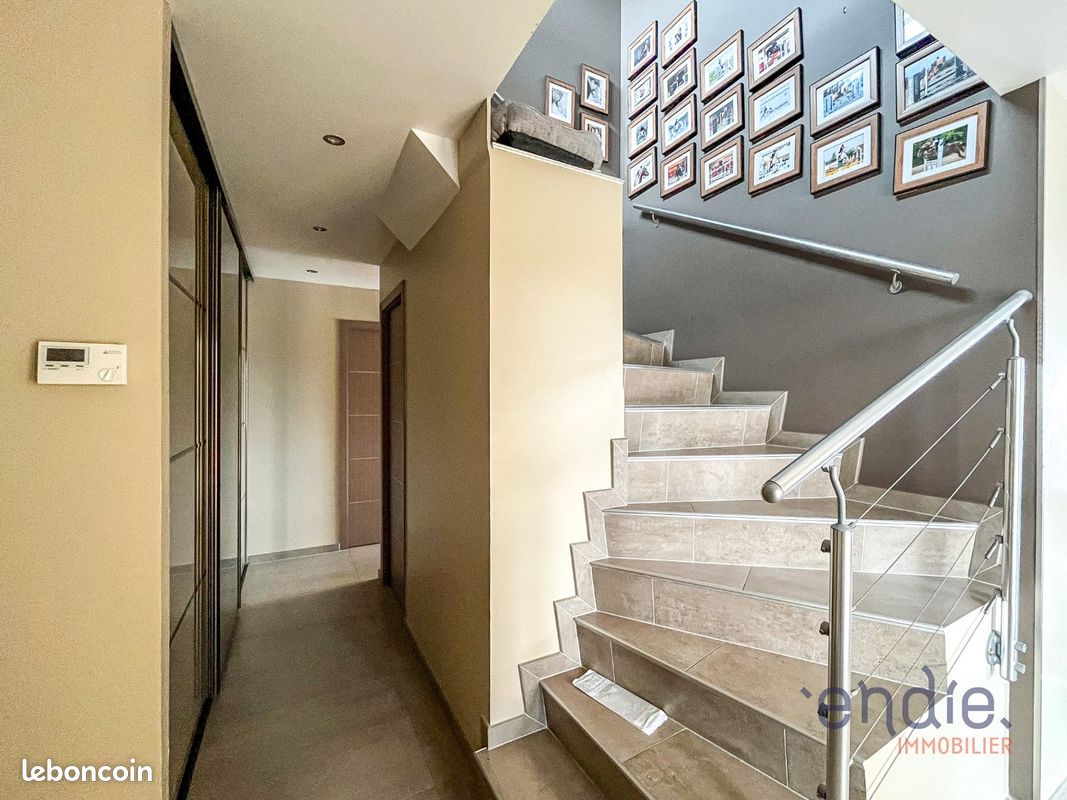 Propriété 7 pièces 278 m² (image 12)