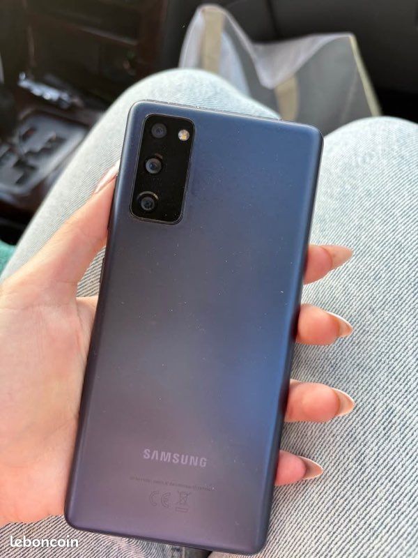 Samsung Galaxy S20 Fe (image 1)