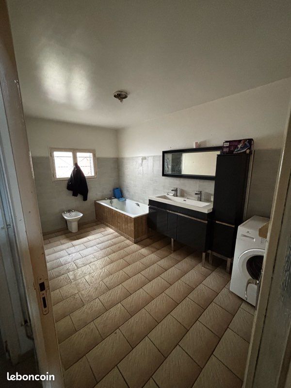 Maison 5 pièces 122 m² · à Saint-Florentin · 122 m² · 60 000 €