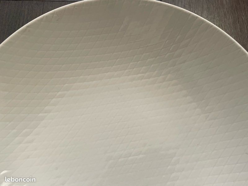 Ancien Plat Blanc En Porcelaine Salins France – Motif Losange Vintage