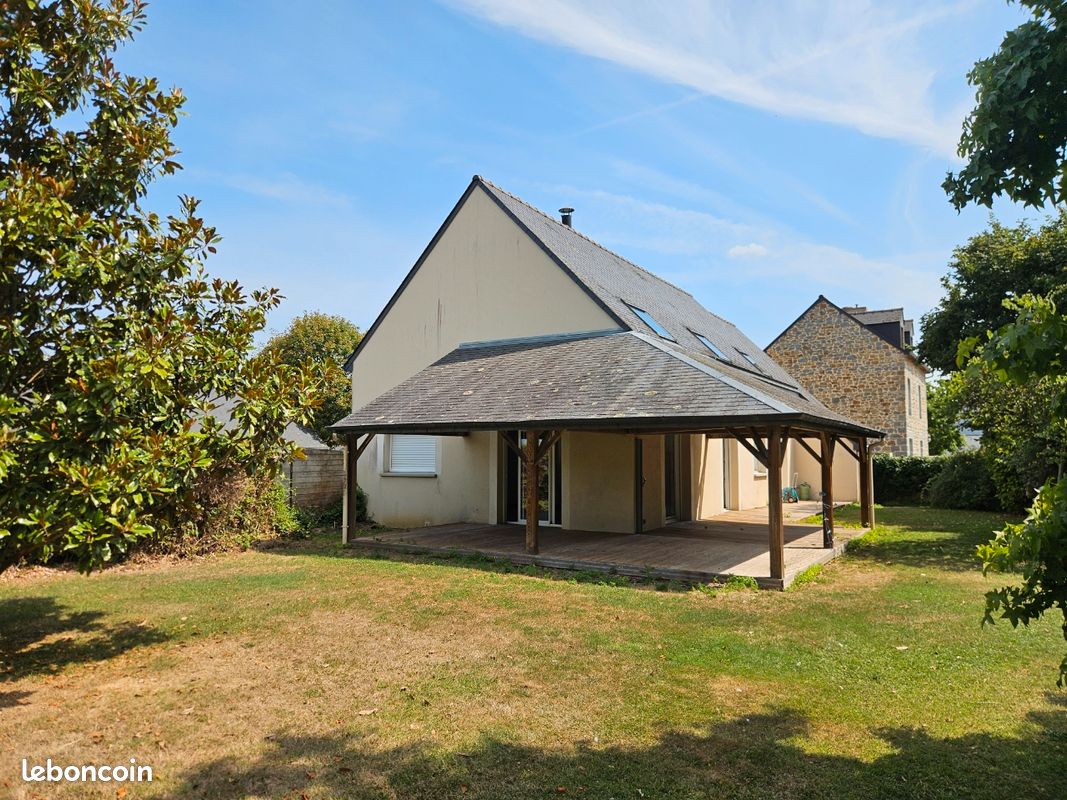 Maison 5 pièces 140 m² · à Québriac · 140 m² · 1 200 €/mois