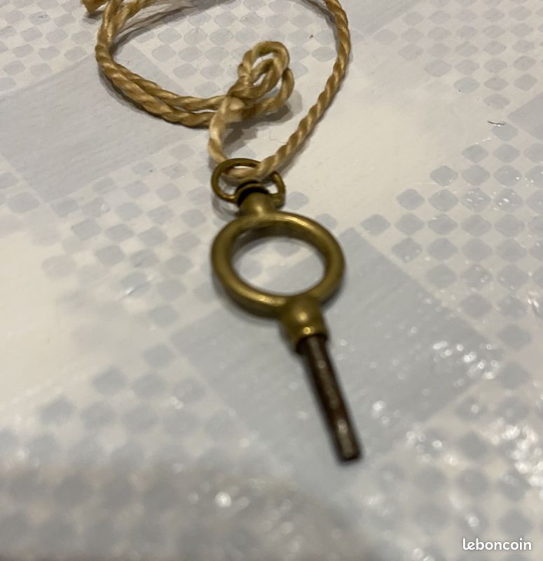 Clé Pour Remontoir De Montre à Gousset - Ancienne, Occasion En Bon état, Générique