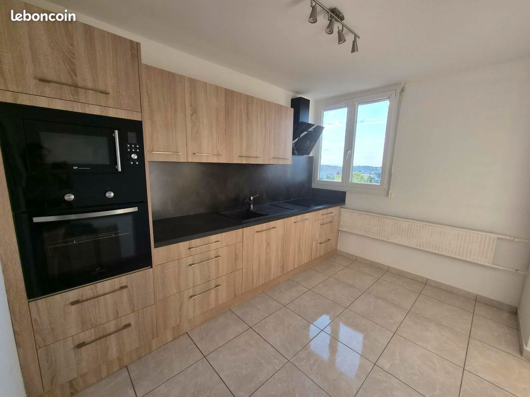 Appartement 4 pièces 75 m² · à Saint-Étienne · 75 m² · 850 €