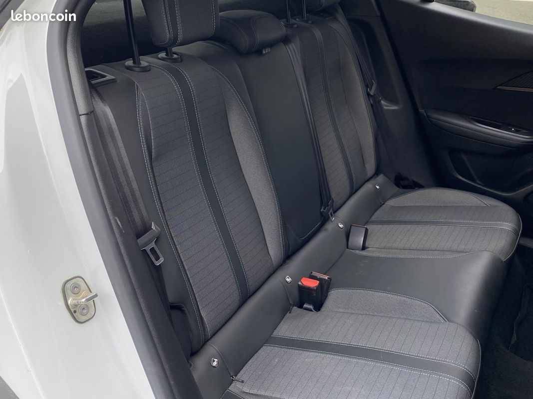 Peugeot 2008 (2) BLUEHDI 110 ALLURE (image 19)