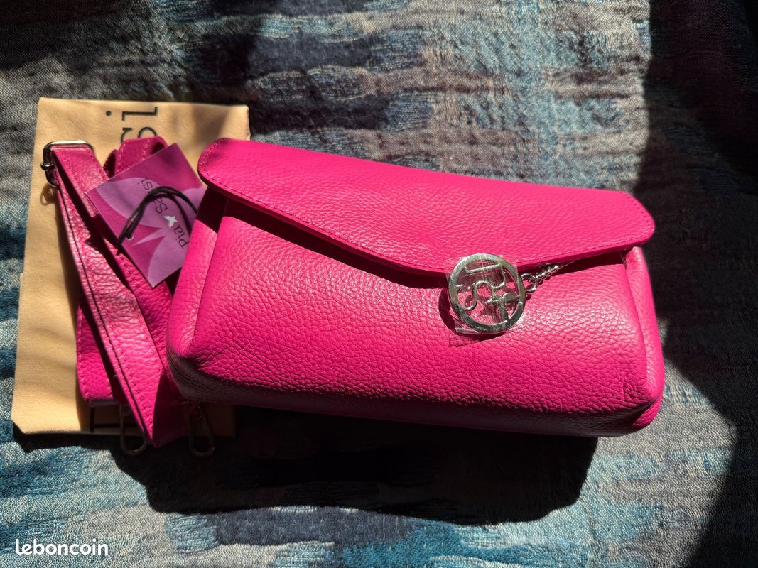 Petit sac pochette Pia Sassi cuir fuchsia neuf porté main ou