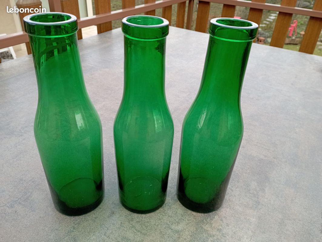 Lot de 3 bouteilles anciennes en verre (image 1)