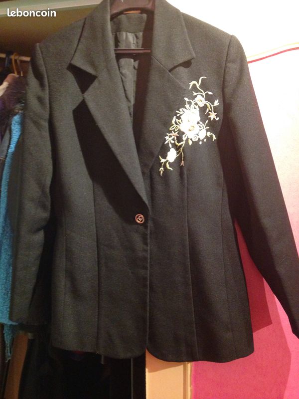 Veste tailleur noir broderie florale (image 1)