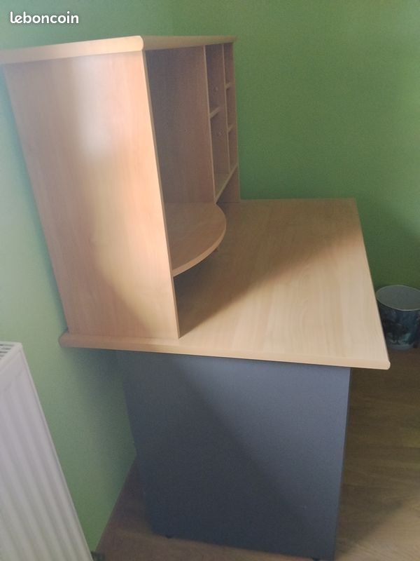 Bureau (image 2)