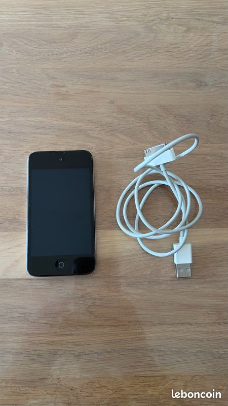 Apple iPod Touch 4ème génération 8 Go A1367 noir pour pièces
