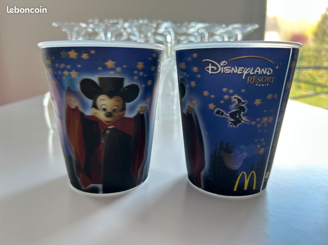 Verre Goblet Disney Halloween. Très bon état (image 2)