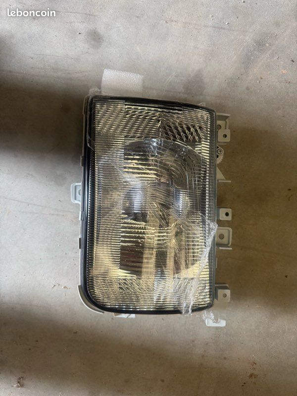 Phare nissan cabstar (image 1)