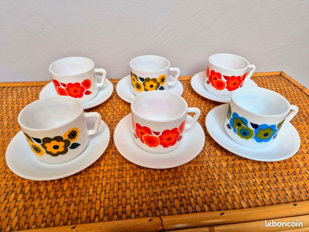 Lot de tasses à fleurs vintage arcopal lotus (image 4)