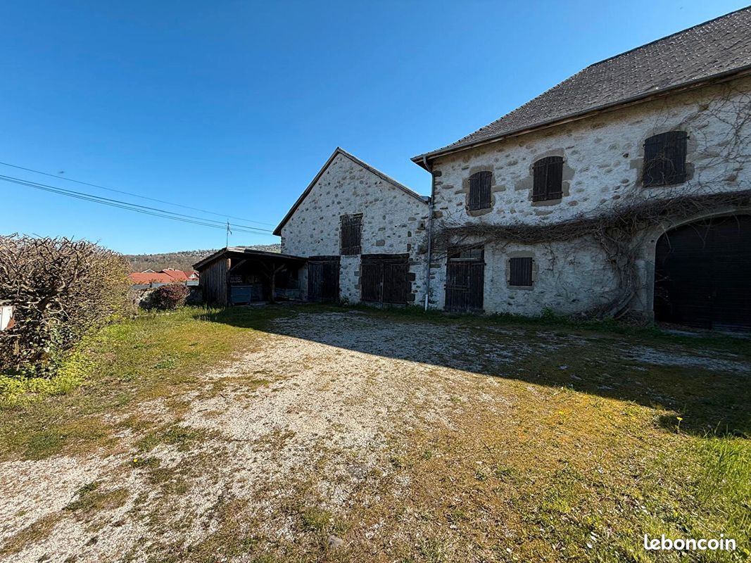 Maison 25 pièces 1200 m² · à Cranves-Sales · 1 200 m² · 1 150 000 €