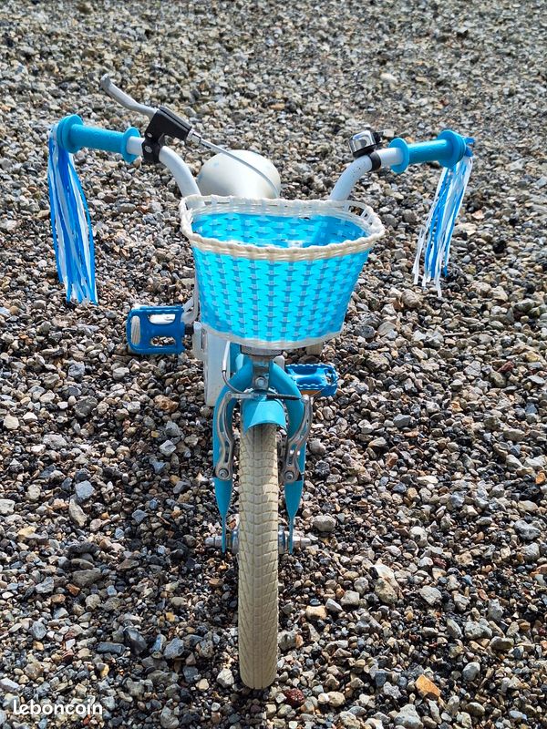 Vélo marque amigo avec roulette et panier
Panier et roulettes (image 3)