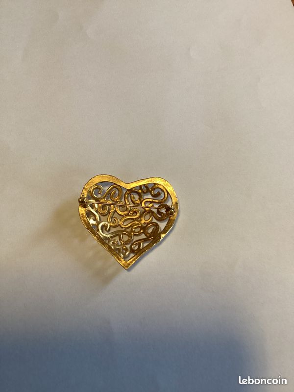 Broche en cœur métal doré (image 2)