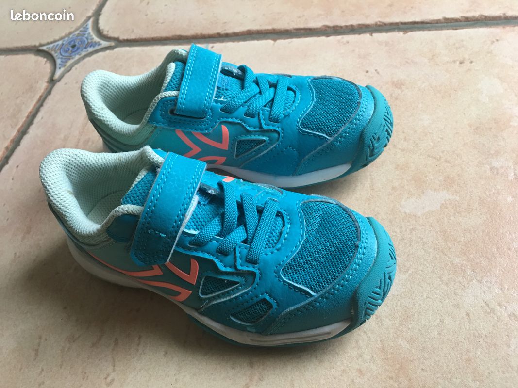 Chaussures type tennis Décathlon utilisées seulement en salle