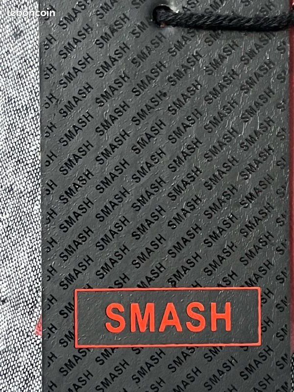 Neuf étiquette chemise smash mesures 49 x 80 cm gris blanc manches courtes 70% coton 30% lin - Vêtements