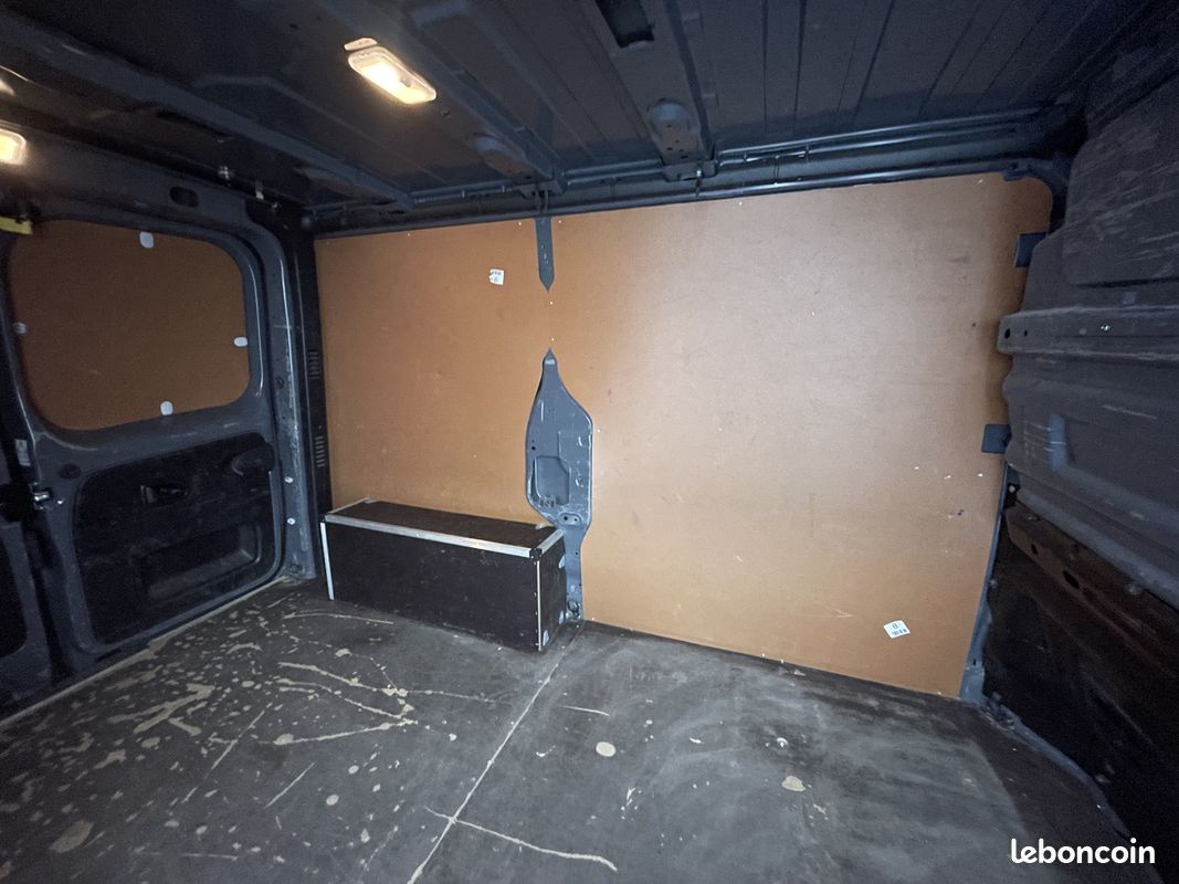 Renault trafic fgn l1h1 2800 kg blue dci 110 confort (image 20)