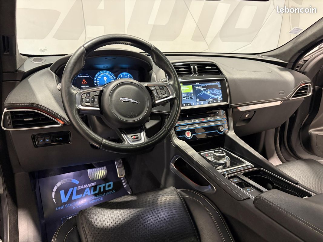 JAGUAR F-PACE 3.0i V6 Suralimenté 380 BVA Stop/Start AWD S (image 13)