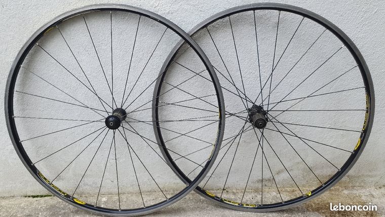 Moyeu arrière Mavic Cosmos 28 rayons roue libre Shimano