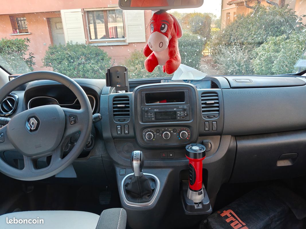 Van aménagé Renault Trafic L2H1 - 4 places - boîte auto (image 16)
