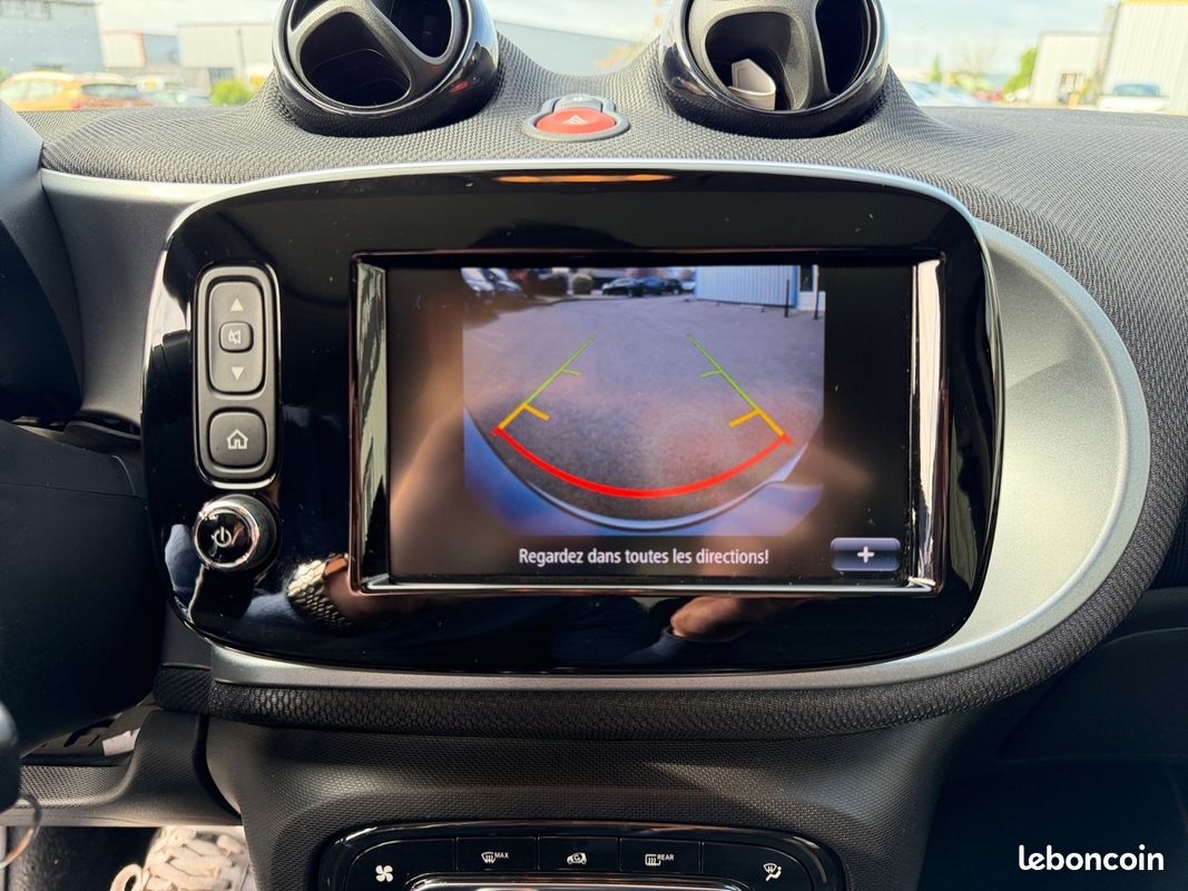 SMART FORFOUR II 0.9 90 PASSION TWINAMIC BVA6 90Ch Garantie 12 mois (image 15)