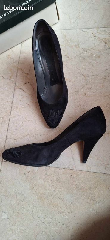 ESCARPINS NOIRS EN DAIM / CHIC / Marque PETER KAISER (image 3)
