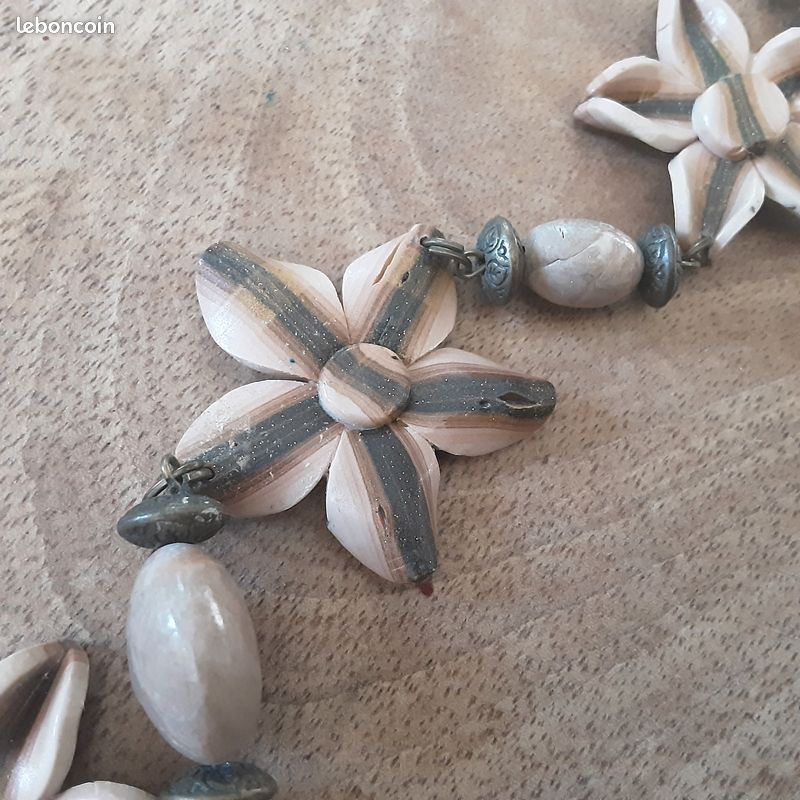 Collier artisanal en fimo fleurs marrons (image 6)