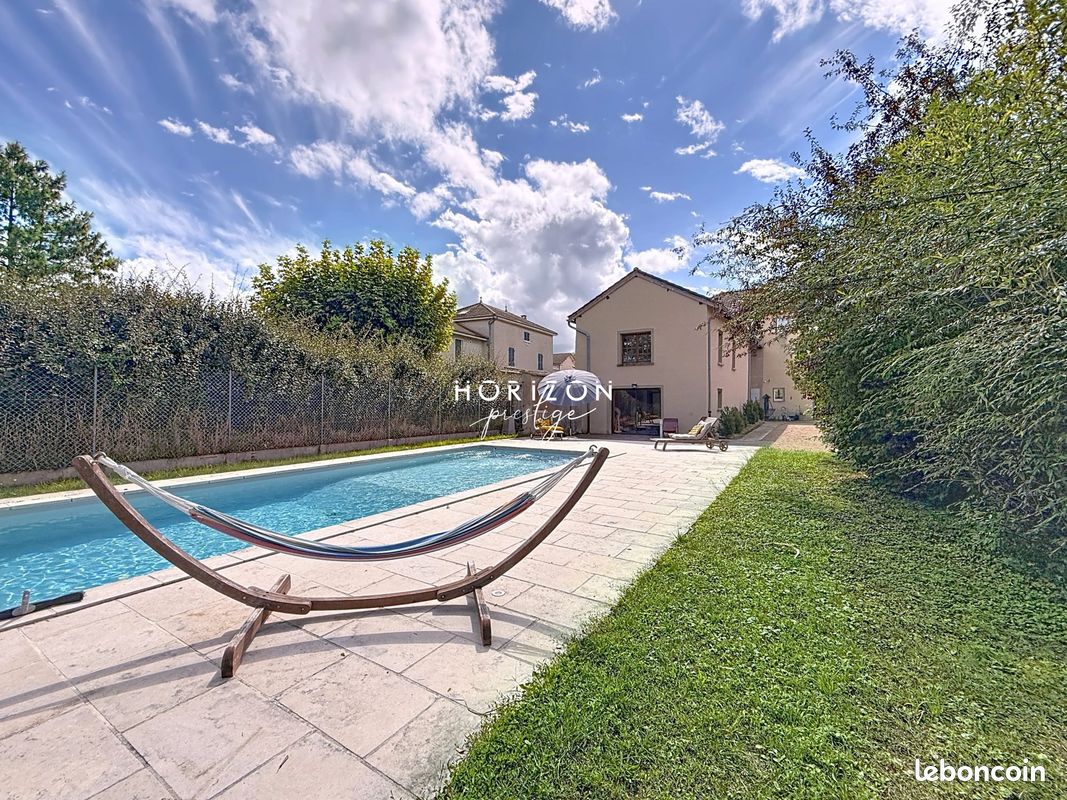 Maison 6 pièces 183 m² · à Saint-Didier-sur-Chalaronne · 183 m² · 398 000 €