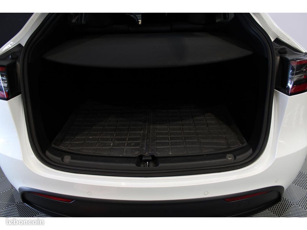TESLA MODEL Y AWD Performance - Première main (image 17)